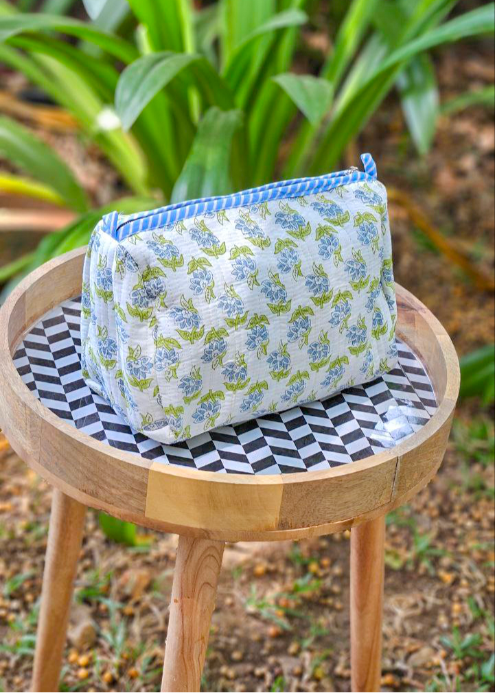 Make up bag, made of cloth