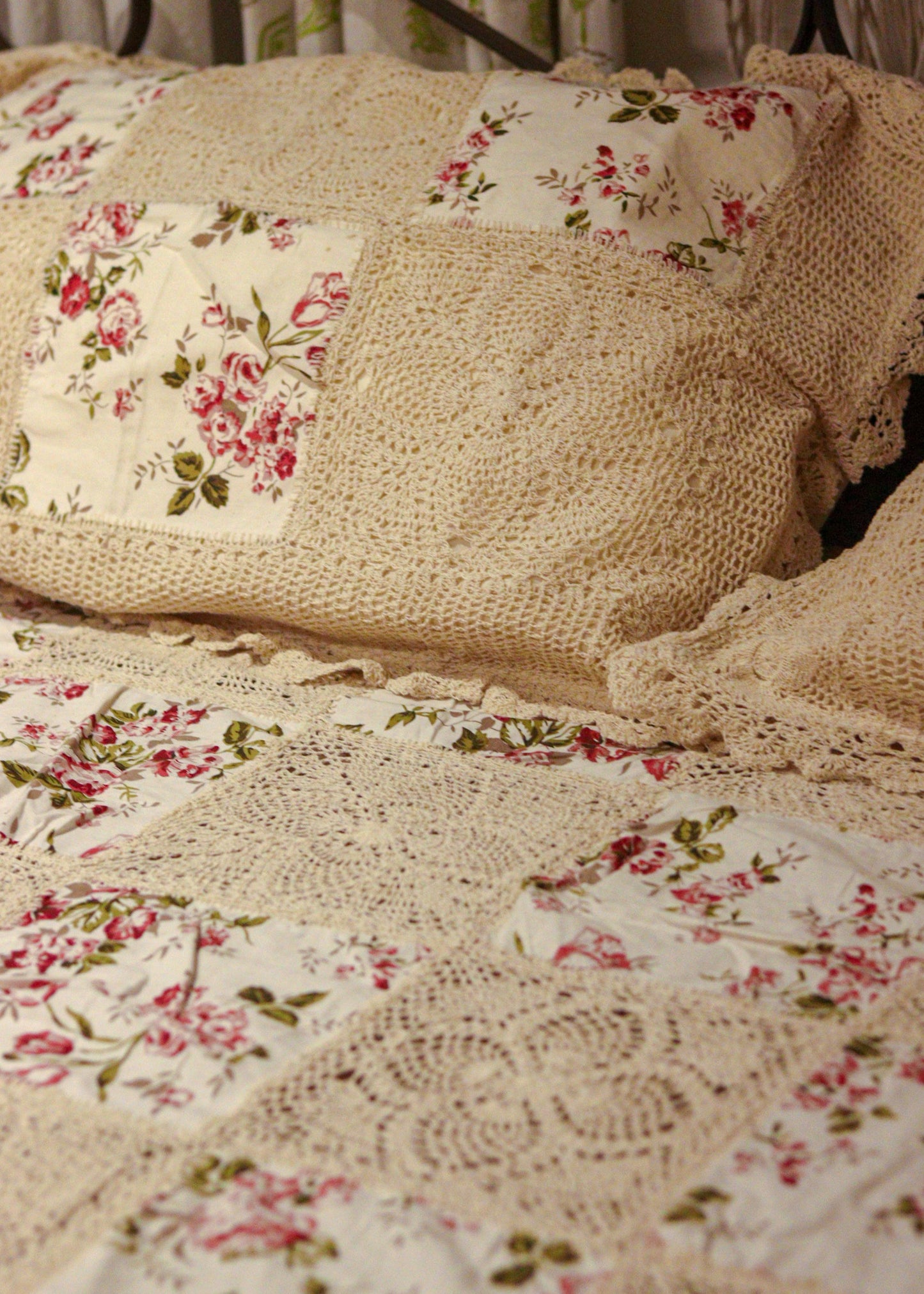 Floral Crochet Bedcover +2 pillow covers