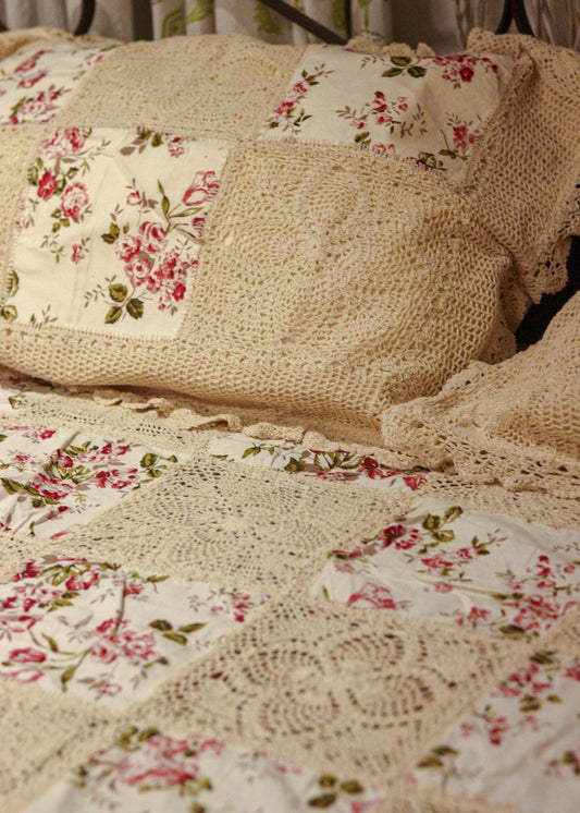 Floral Crochet Bedcover +2 pillow covers
