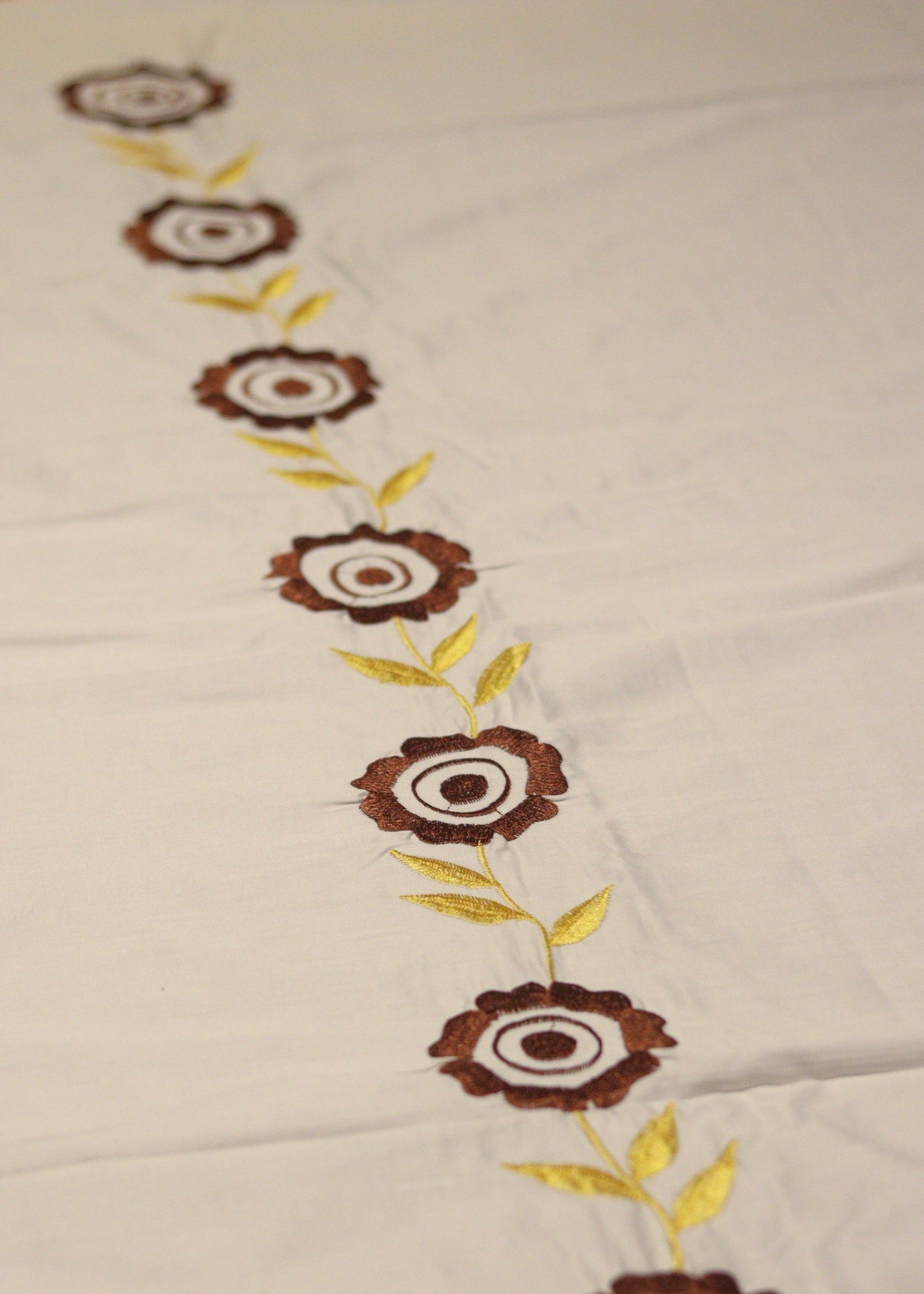 Embroidery Sheet +2 pillow covers