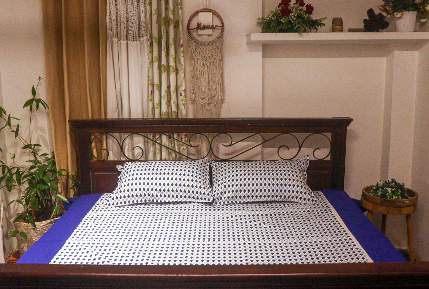 Cotton Handloom Sheets with Plain Borders +2 pillow covers