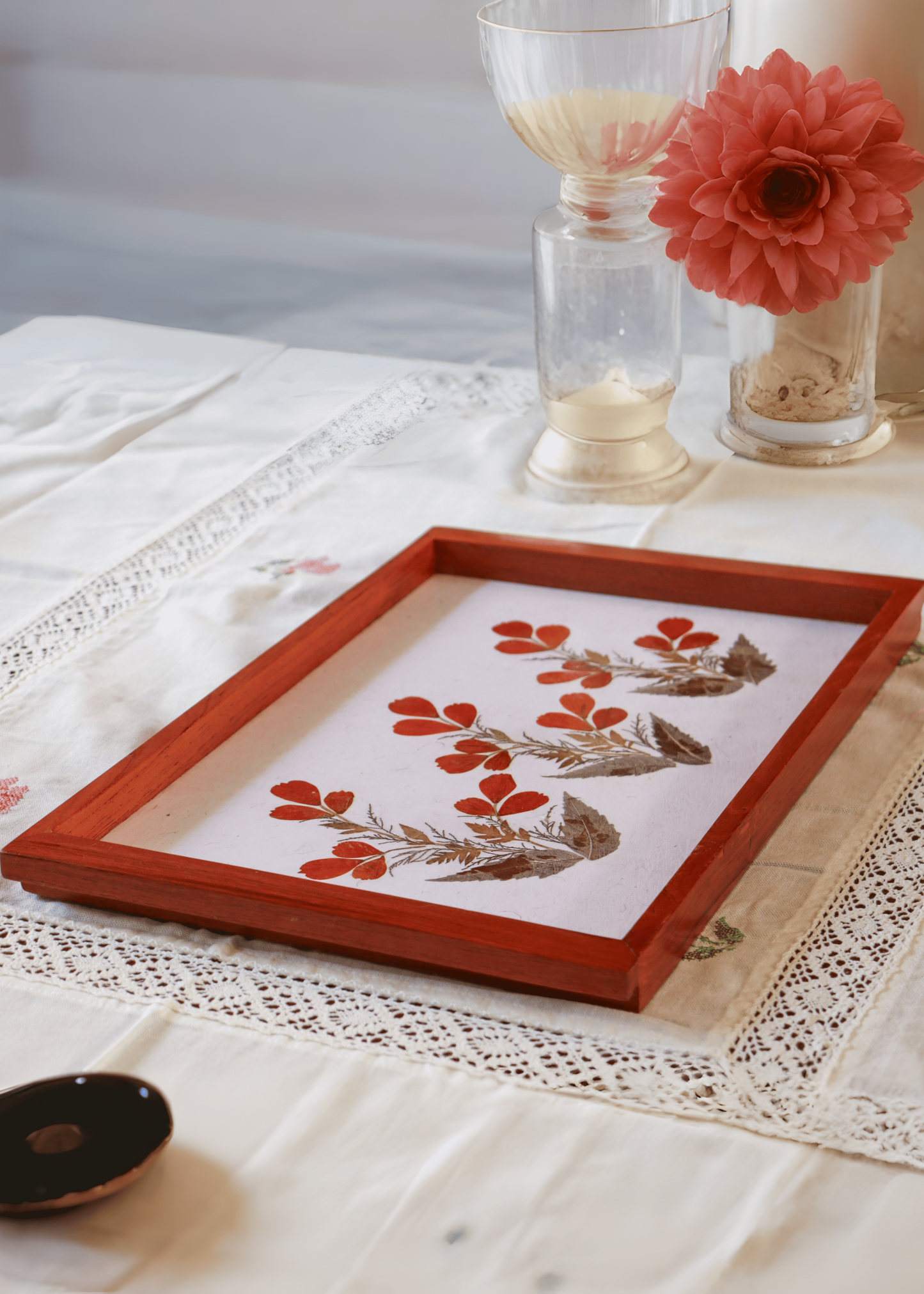 Handmade dry flower laminated tray